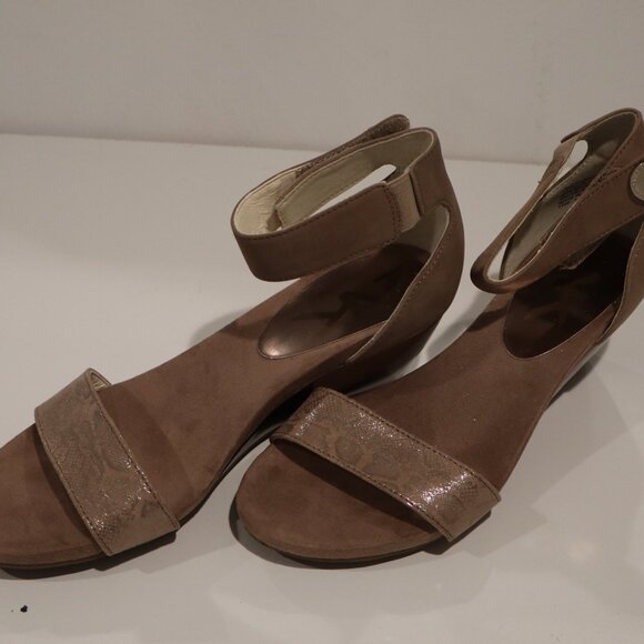 Anne Klein Sport Open Toe Wedges - Size 8 - Picture 8 of 9